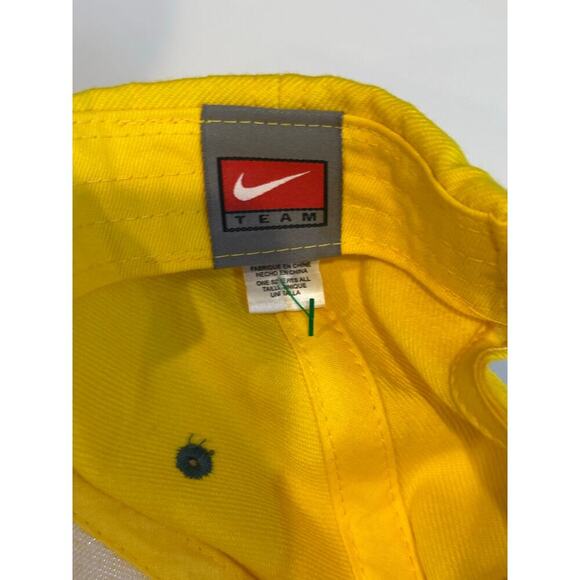 Vintage Nike Men's Yellow Oregon Ducks Swoosh Performance Flex Baseball Hat - Picture 9 of 9